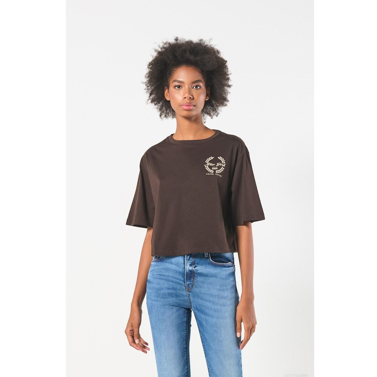 KOAJ - KOAJ Camiseta café oscura crop top oversize college Mujer