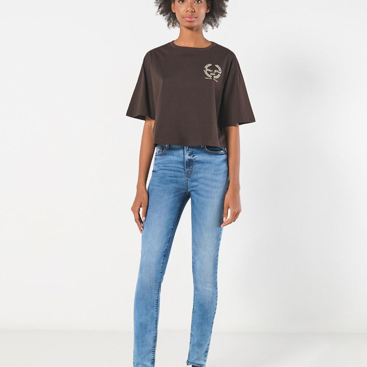 KOAJ - KOAJ Camiseta café oscura crop top oversize college Mujer
