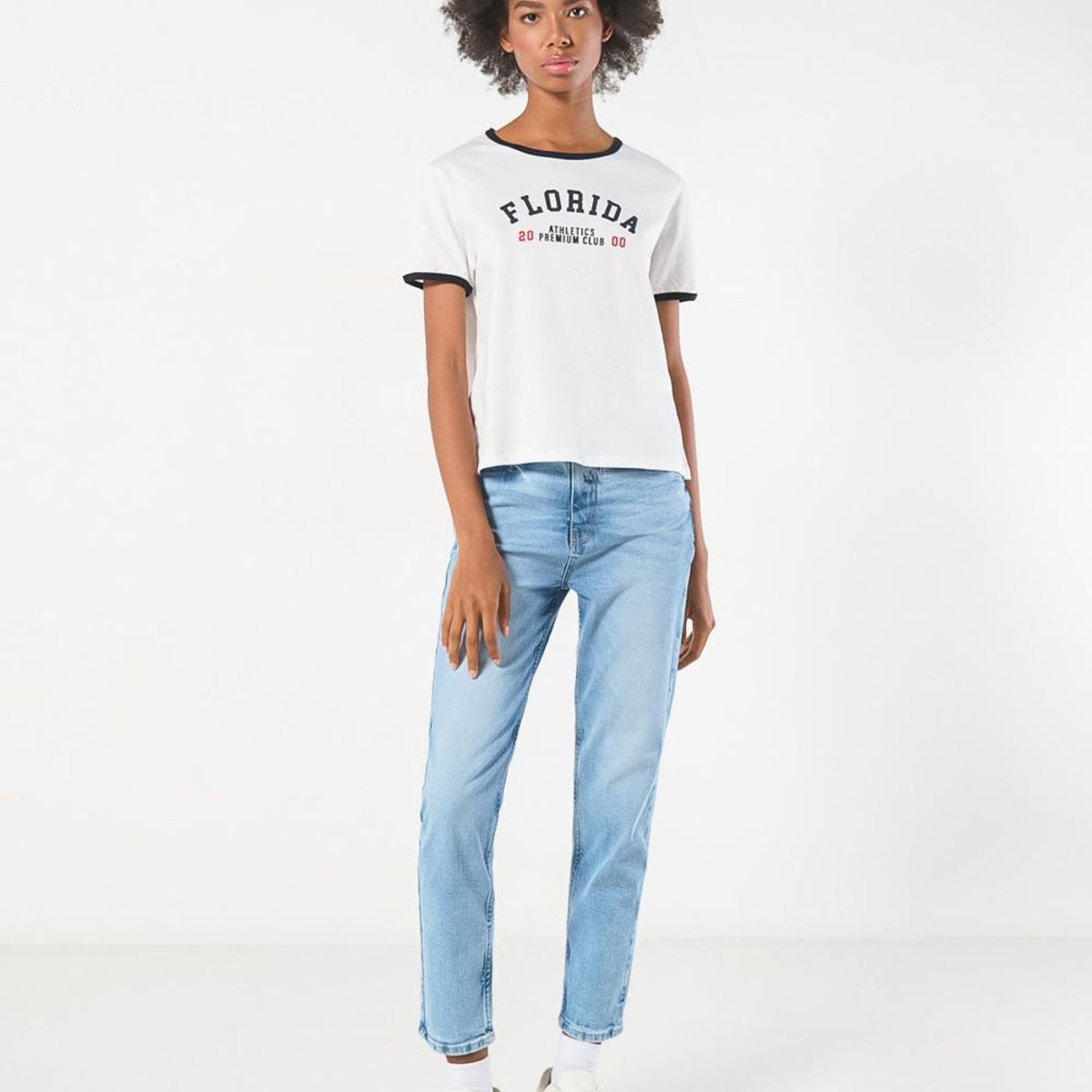 KOAJ - KOAJ Camiseta crema con contrastes y manga corta college Mujer