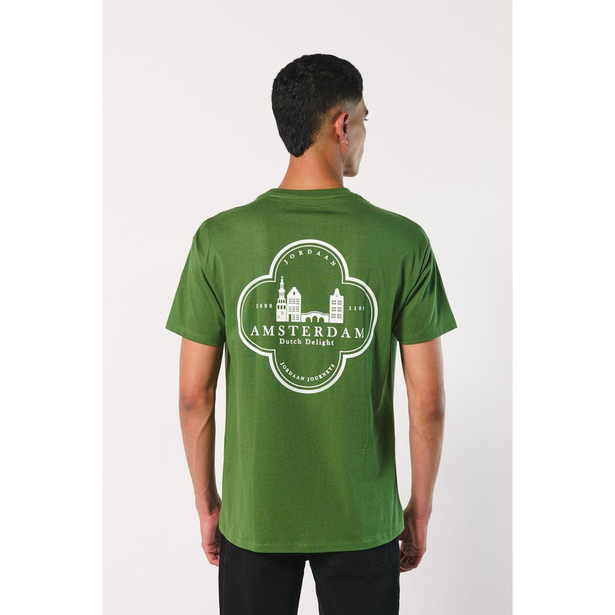 KOAJ - KOAJ Camiseta verde manga corta con arte college en espalda Hombre