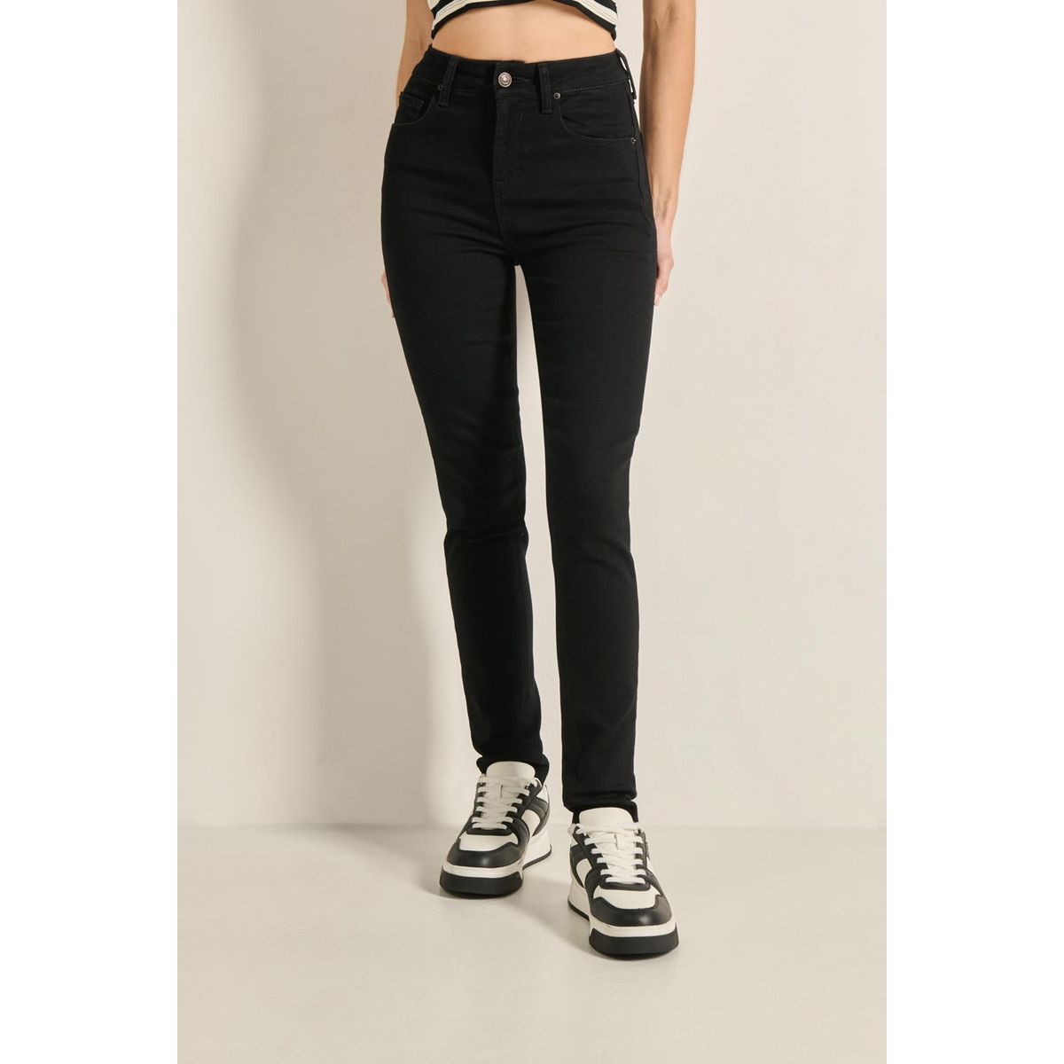 KOAJ - KOAJ Jean jegging negro ceñido con bolsillos y tiro súper al