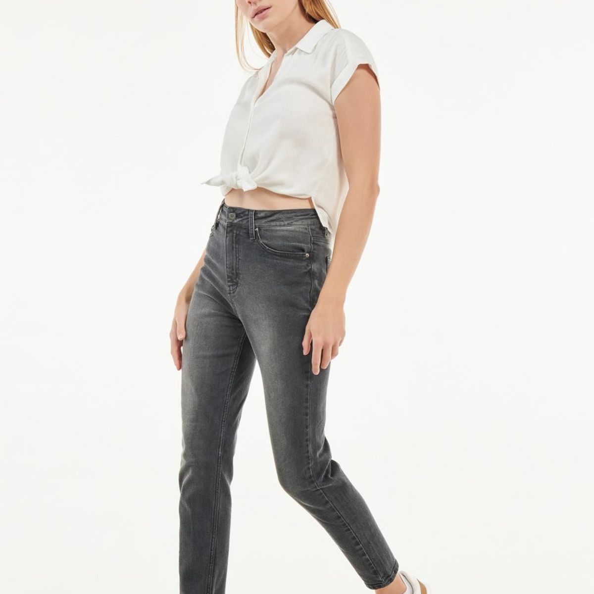 KOAJ - KOAJ Jean mom gris oscuro con tiro súper alto y bota recta c Mujer