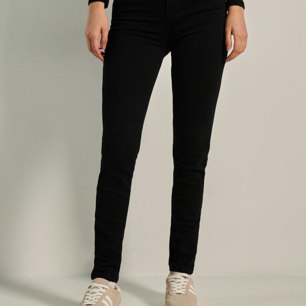 KOAJ - KOAJ Jean jegging ajustado negro con tiro súper alto y bolsi