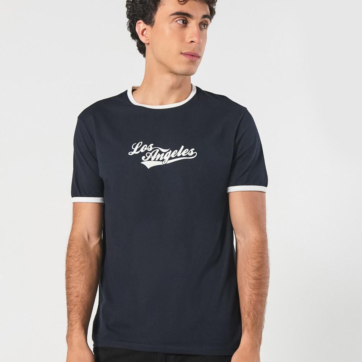 KOAJ - KOAJ Camiseta manga corta unicolor con contrastes y estampad Hombre