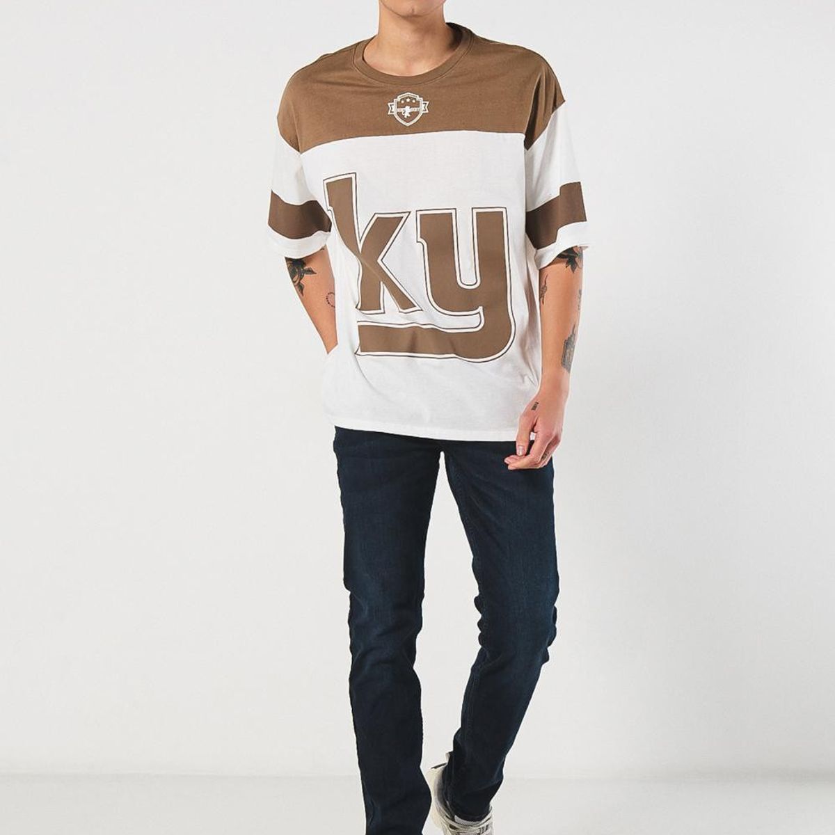 KOAJ - KOAJ Camiseta oversize para hombre en color blanco y café, e Hombre