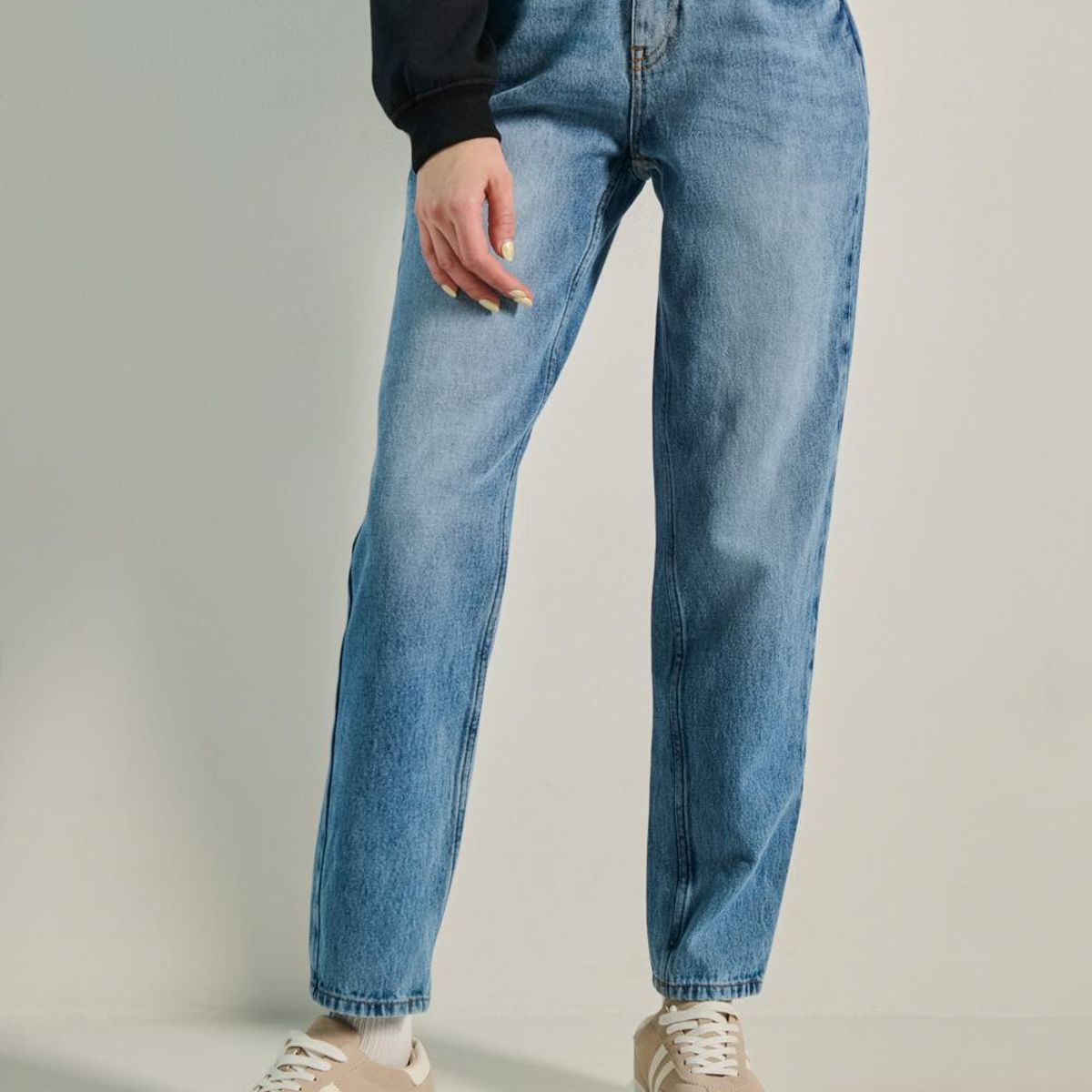 KOAJ - KOAJ Jean azul medio mom tiro súper alto con rotos