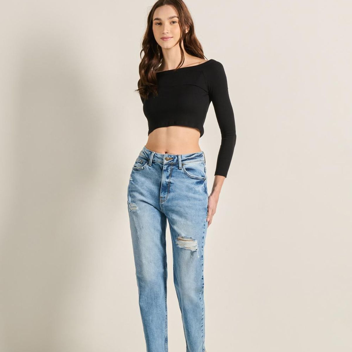 KOAJ - KOAJ Jean azul claro mom con súper tiro alto y rotos en fre Mujer