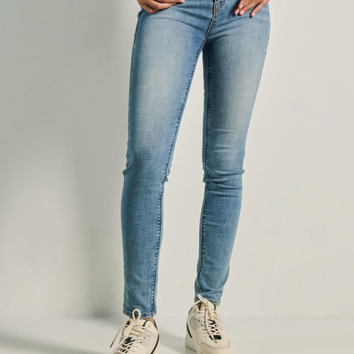 KOAJ - KOAJ Jean jegging tiro súper alto azul claro con desgastes Mujer