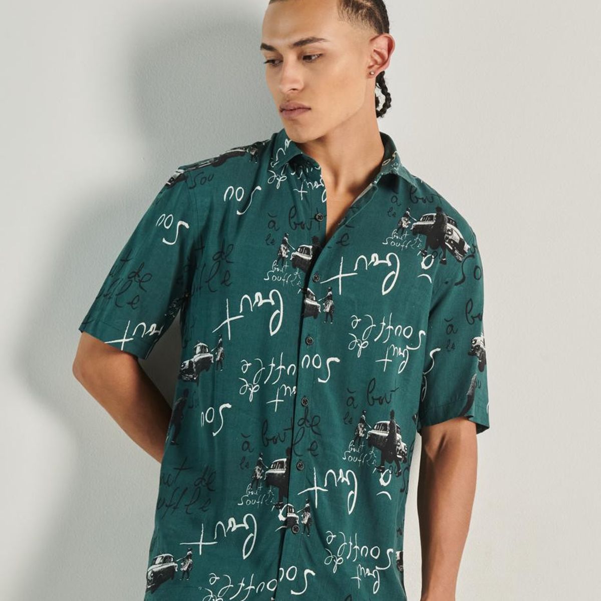 KOAJ - KOAJ Camisa manga corta verde con diseños vintage y cuello  Hombre