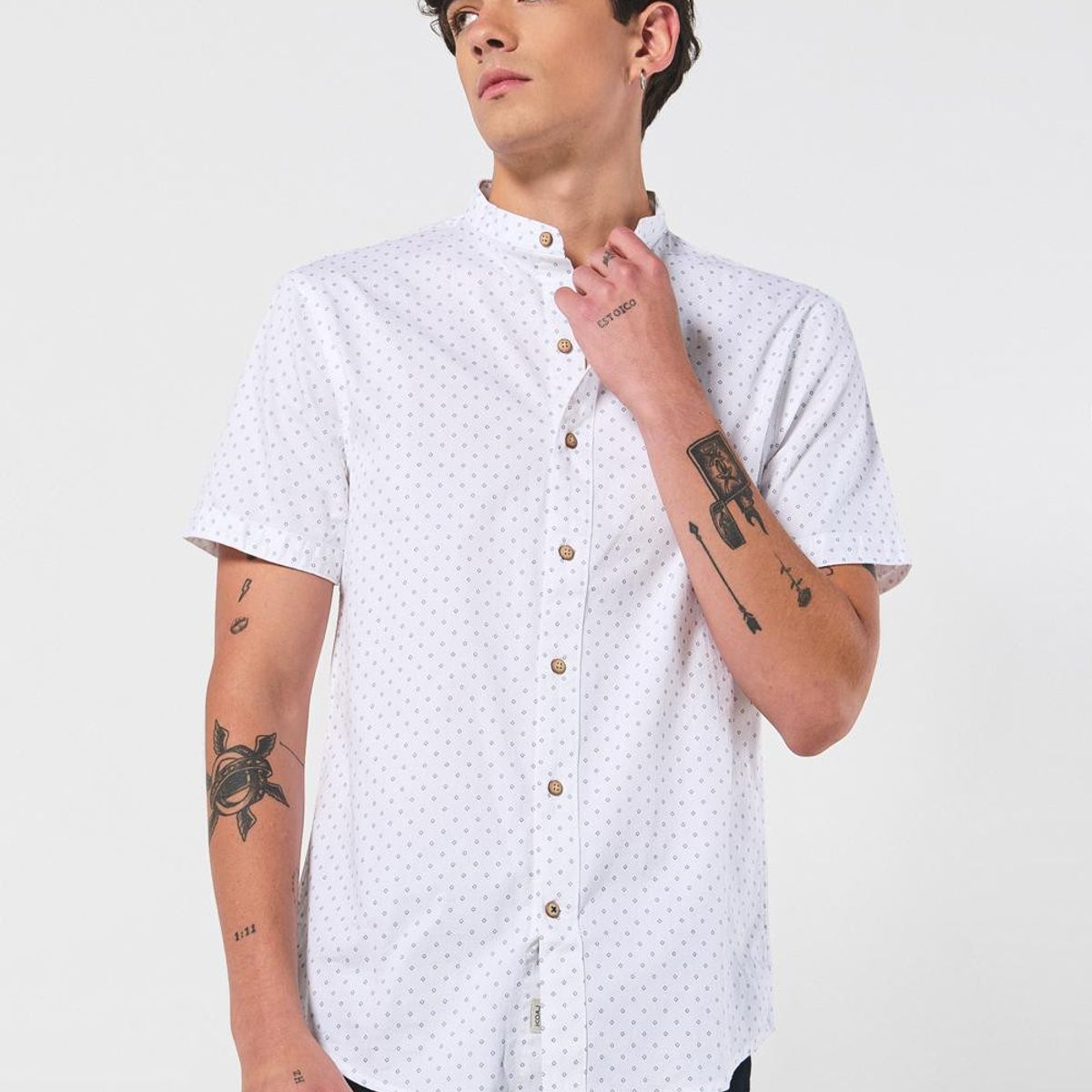 KOAJ - KOAJ Camisa blanca cuello nerú con estampados mini print Hombre