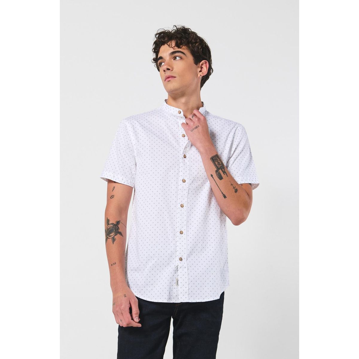 KOAJ - KOAJ Camisa blanca cuello nerú con estampados mini print Hombre