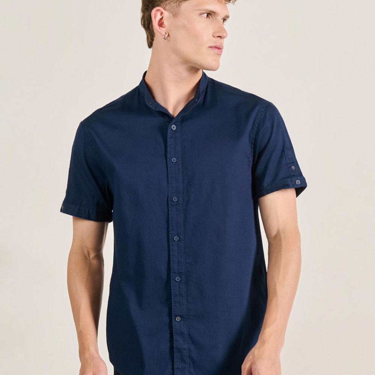 KOAJ - KOAJ Camisa manga corta unicolor con botones y cuello nerú Hombre