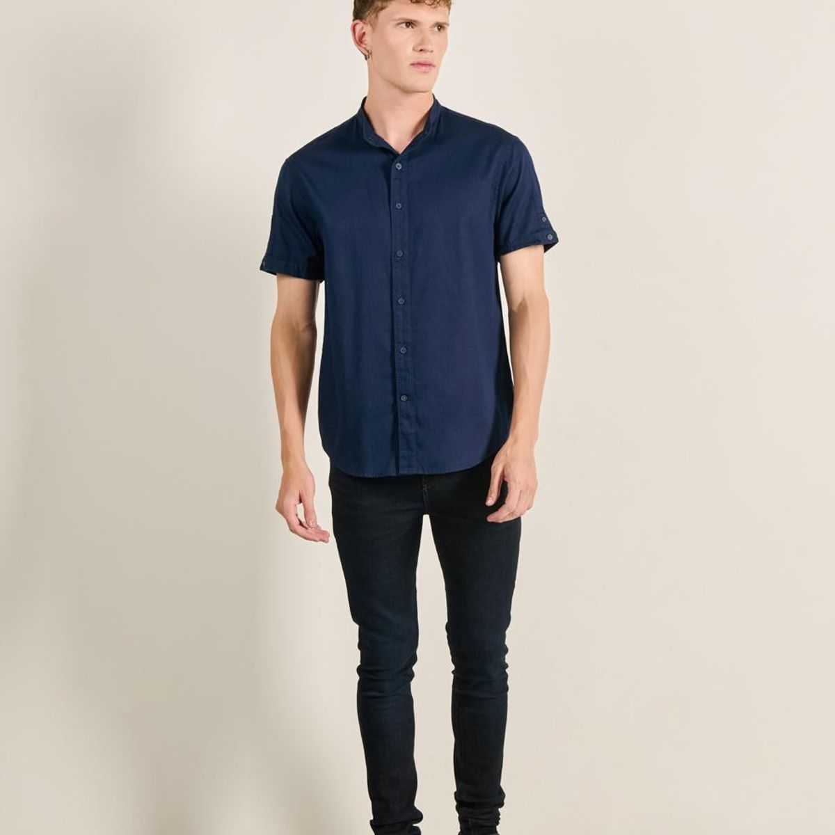 KOAJ - KOAJ Camisa manga corta unicolor con botones y cuello nerú Hombre