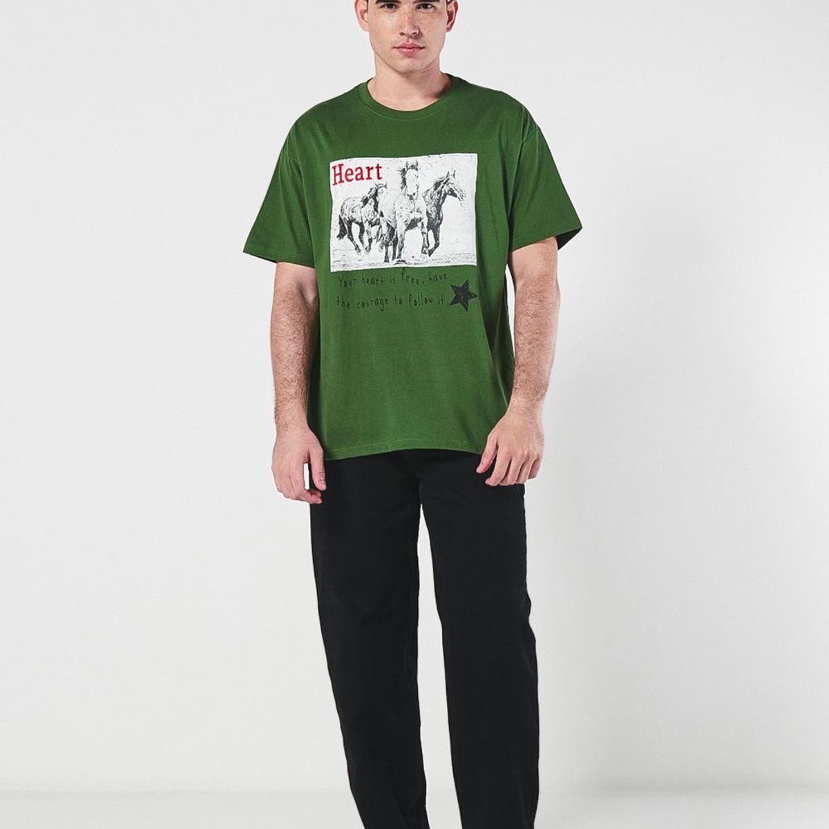 KOAJ - KOAJ Camiseta verde oscura oversize con estampados vaqueros Hombre