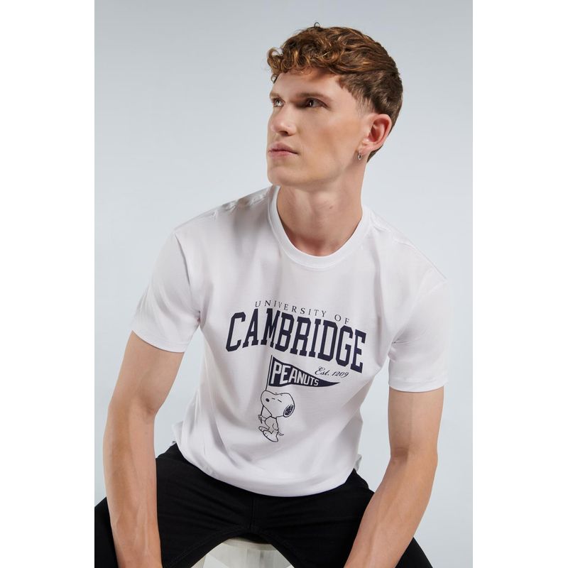 KOAJ - KOAJ Camiseta blanca con estampado de Cambridge y Snoopy HOMBRE