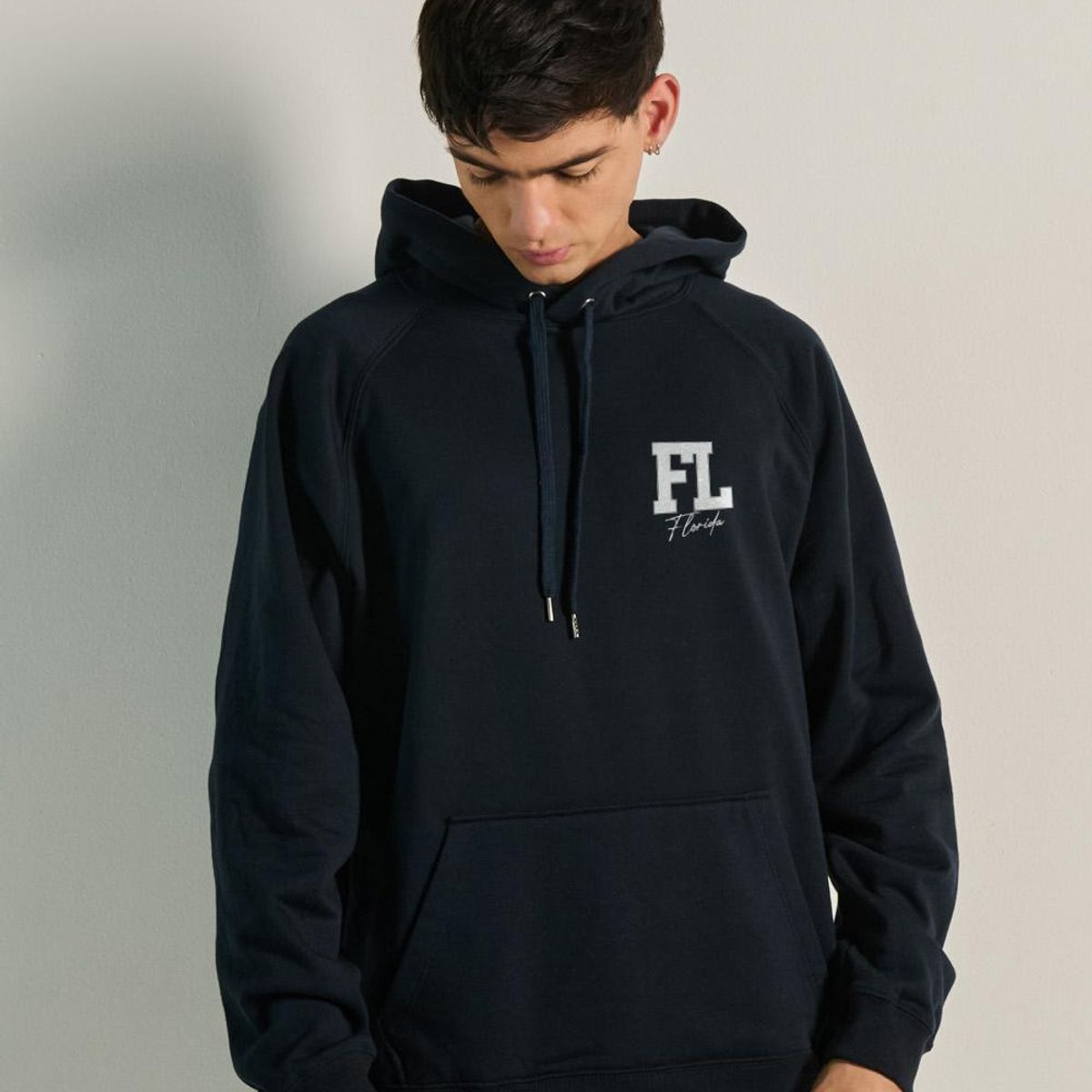 KOAJ - KOAJ Buzo capota ranglan con estampado  College. HOMBRE