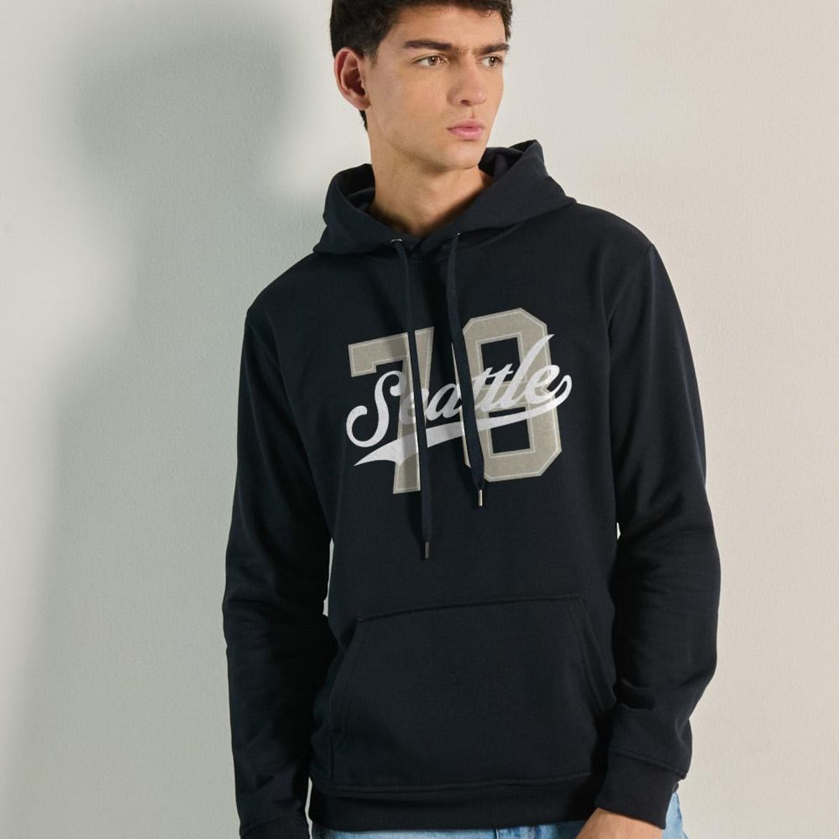 KOAJ - KOAJ Buzo básico para hombre con capota, con arte localizado e HOMBRE