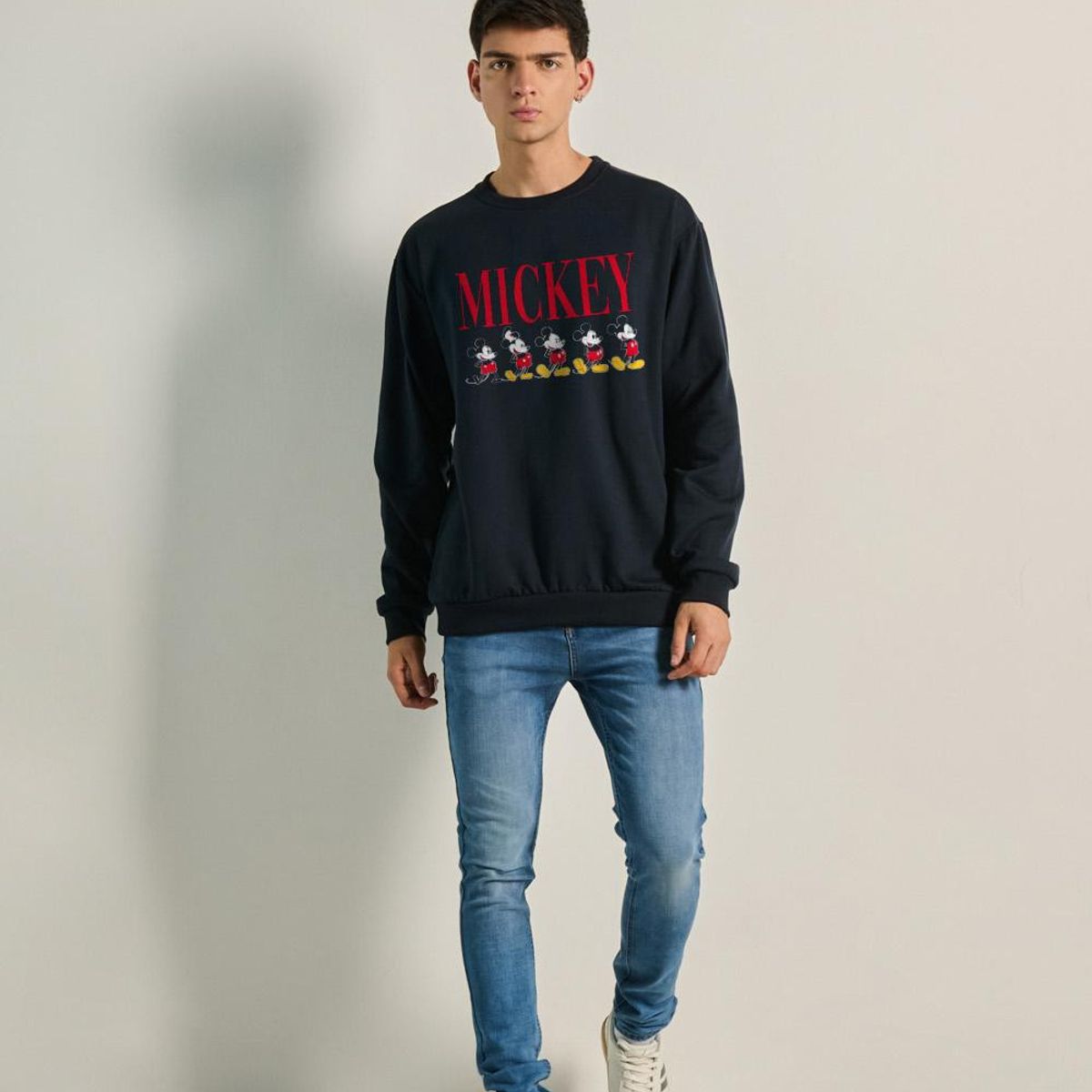 KOAJ - KOAJ Sueter cuello redondo con estampado de Mickeys HOMBRE