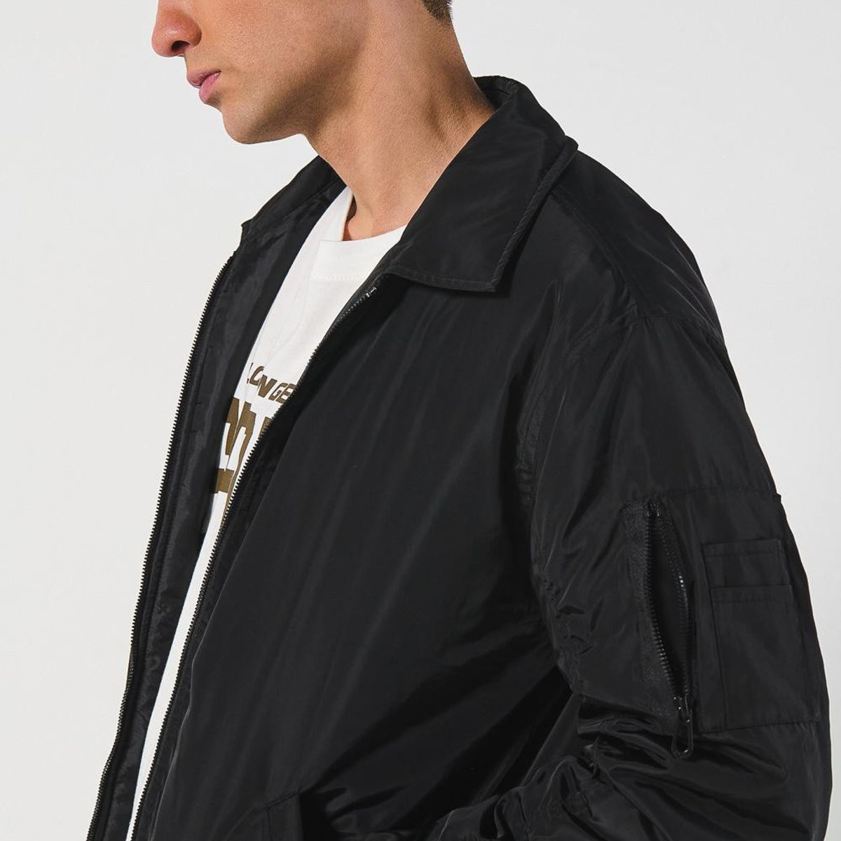 KOAJ - KOAJ Chaqueta bomber unicolor con cuello trucker y cremalle Hombre