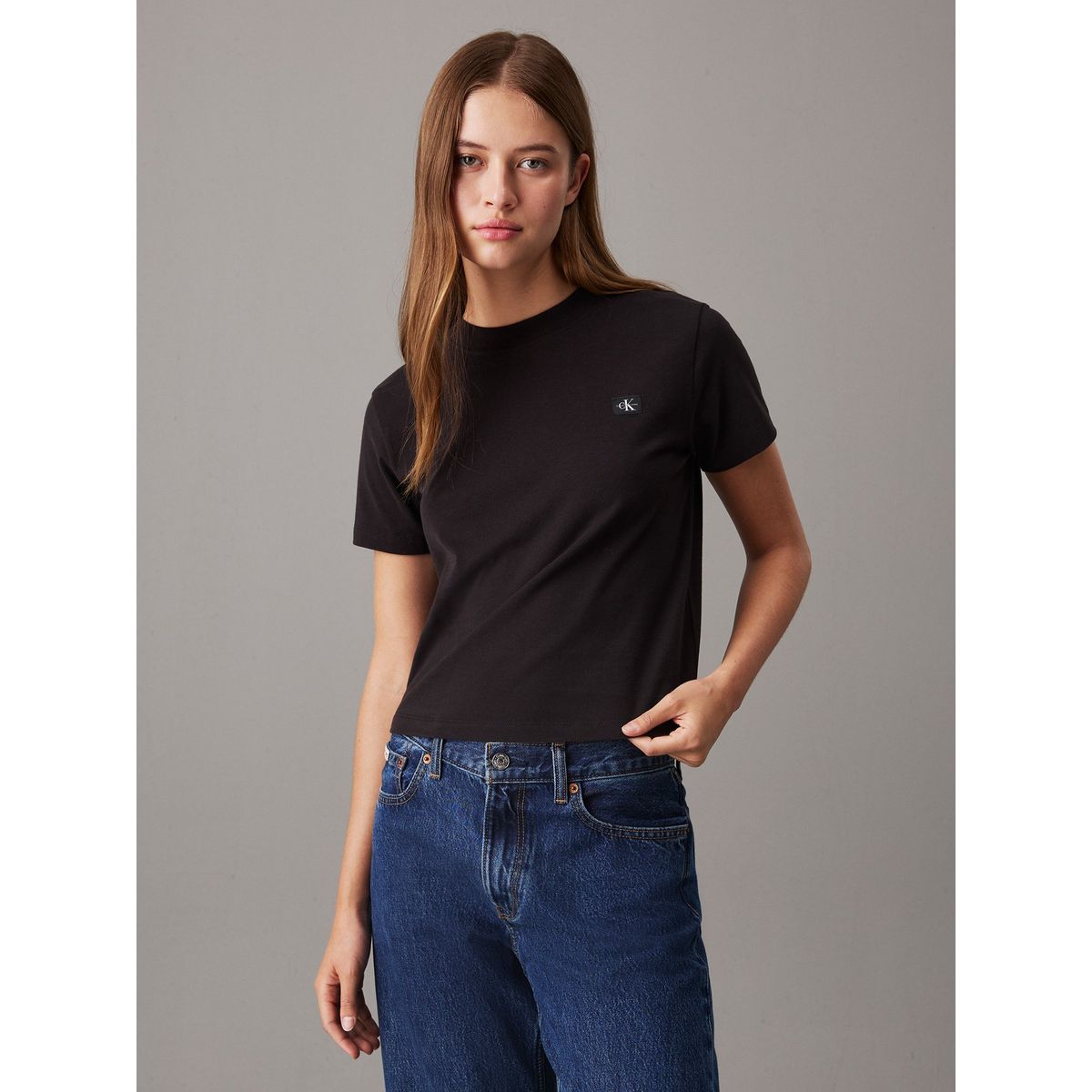 CALVIN KLEIN - Camiseta negra con monograma e insignia Calvin Klein