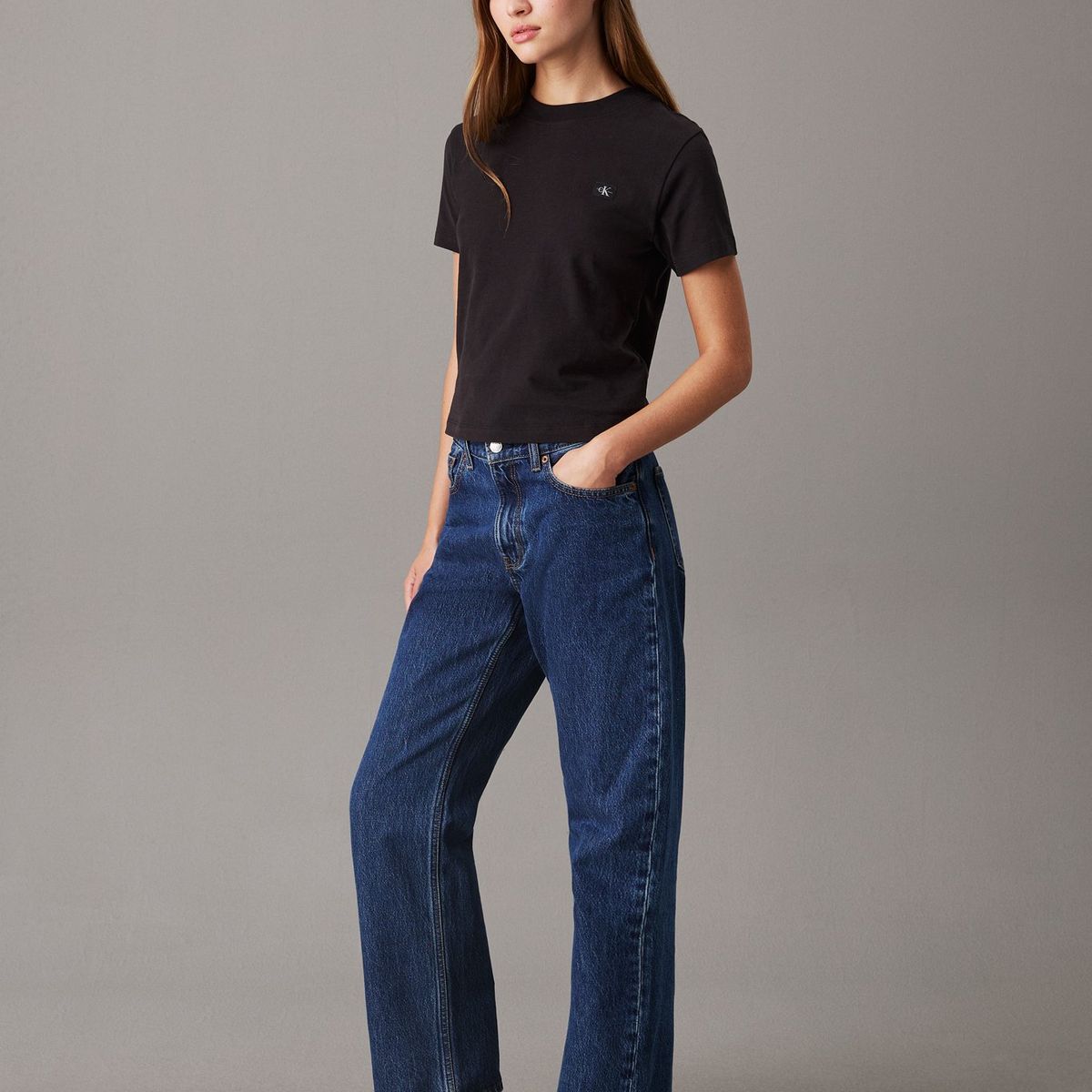 CALVIN KLEIN - Camiseta negra con monograma e insignia Calvin Klein