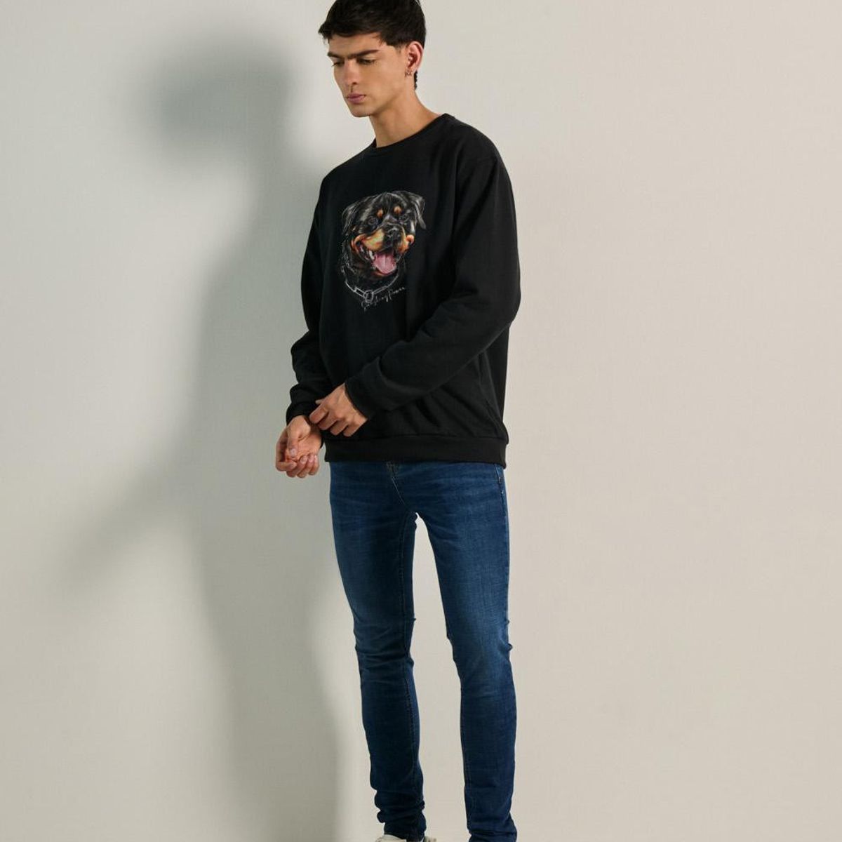 KOAJ - KOAJ Sueter cuello redondo con estampado de Rottweiler HOMBRE