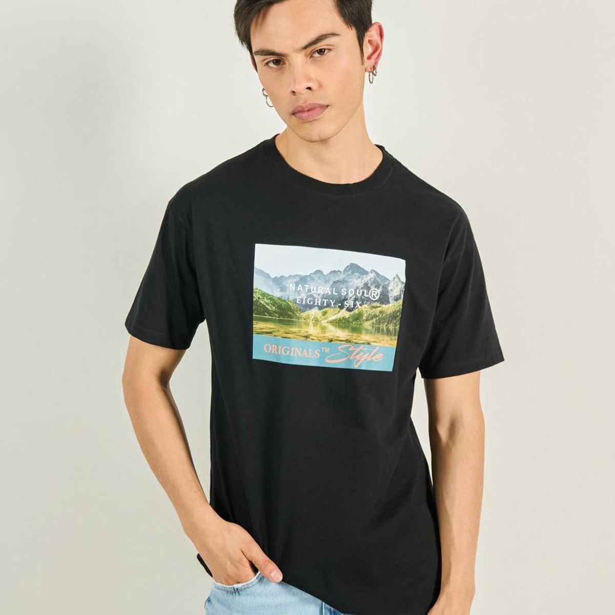 KOAJ - KOAJ Camiseta cuello redondo unicolor con diseño de paisaje Hombre