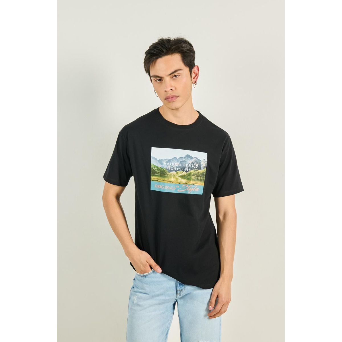 KOAJ - KOAJ Camiseta cuello redondo unicolor con diseño de paisaje Hombre