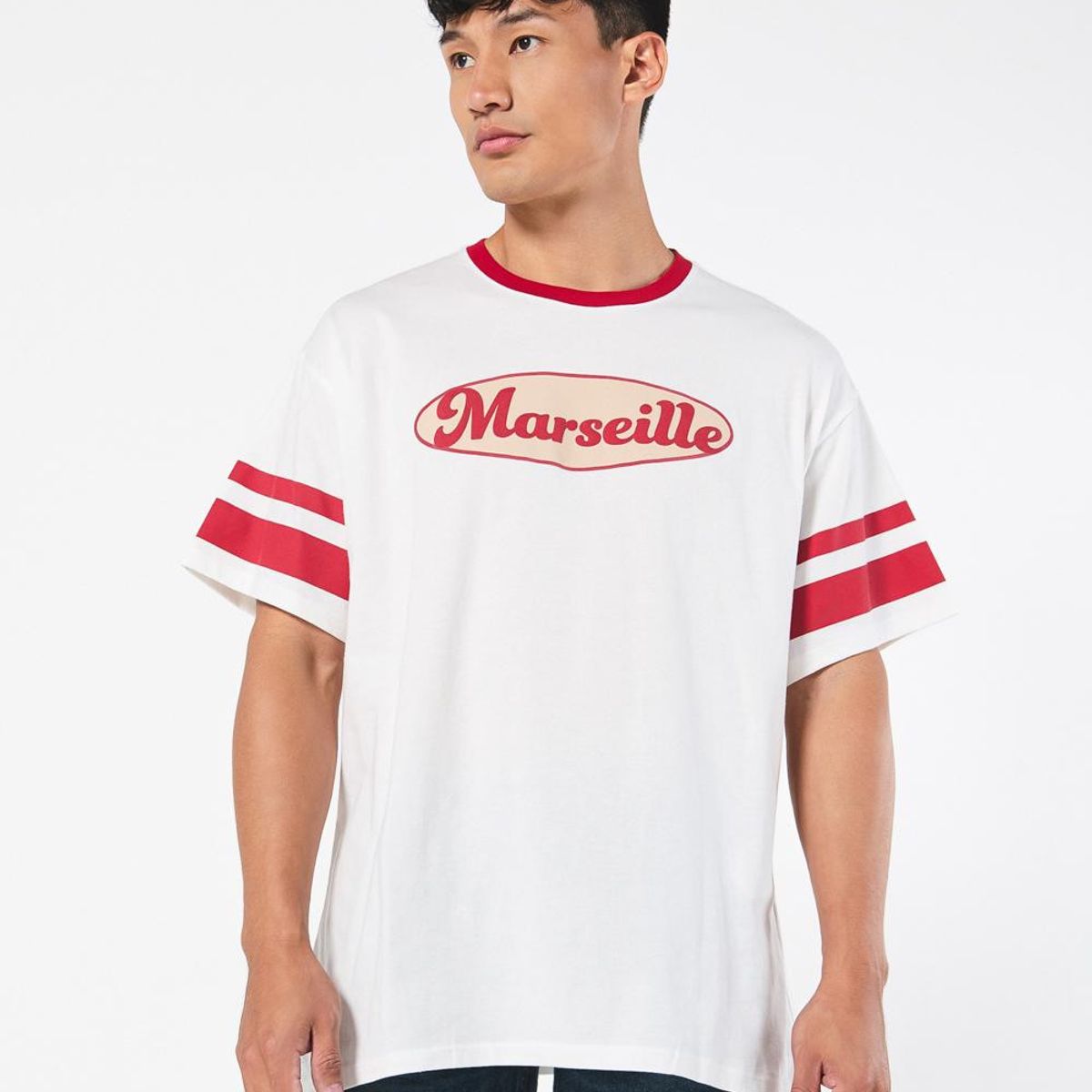 KOAJ - KOAJ Camiseta oversize crema manga corta con texto college Hombre