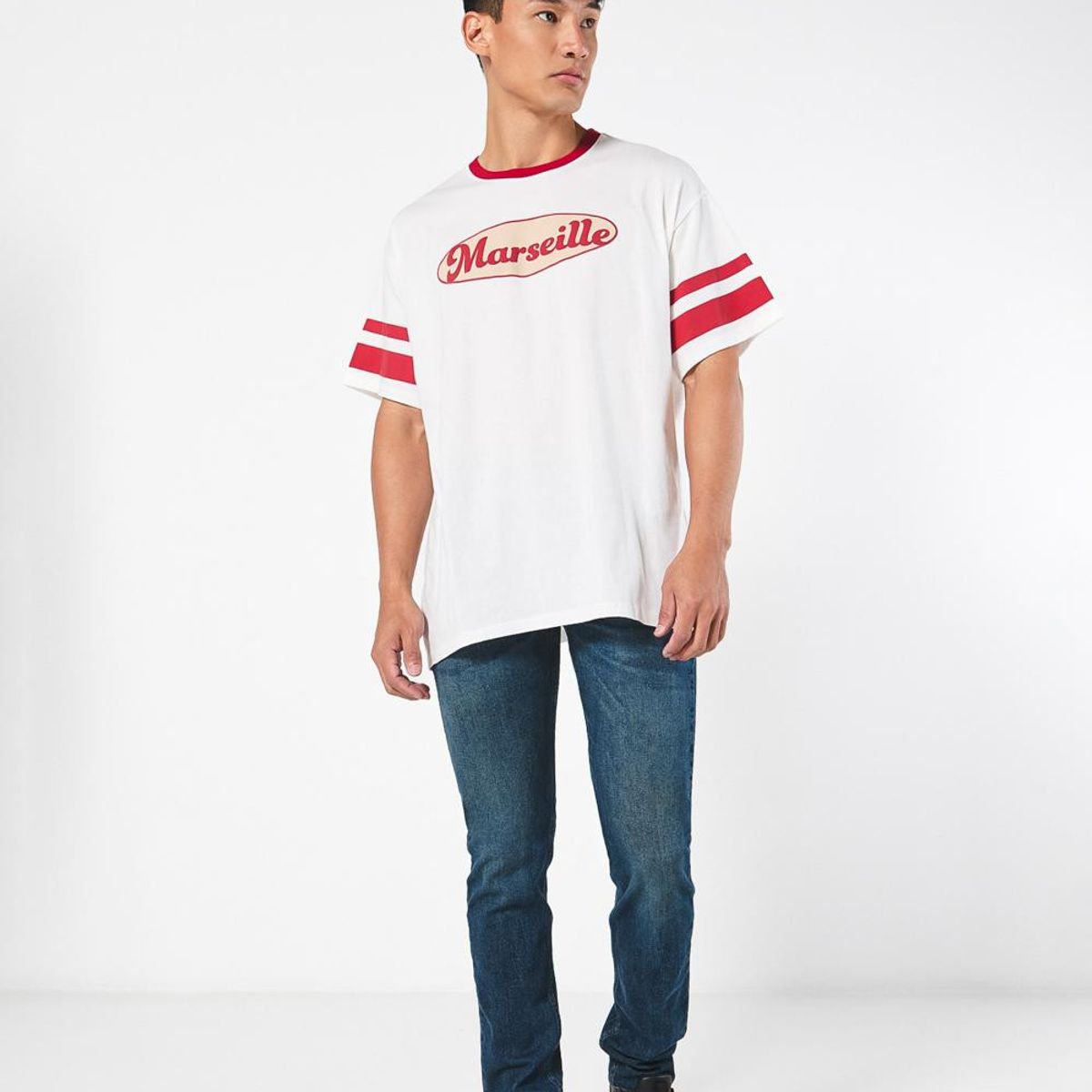 KOAJ - KOAJ Camiseta oversize crema manga corta con texto college Hombre