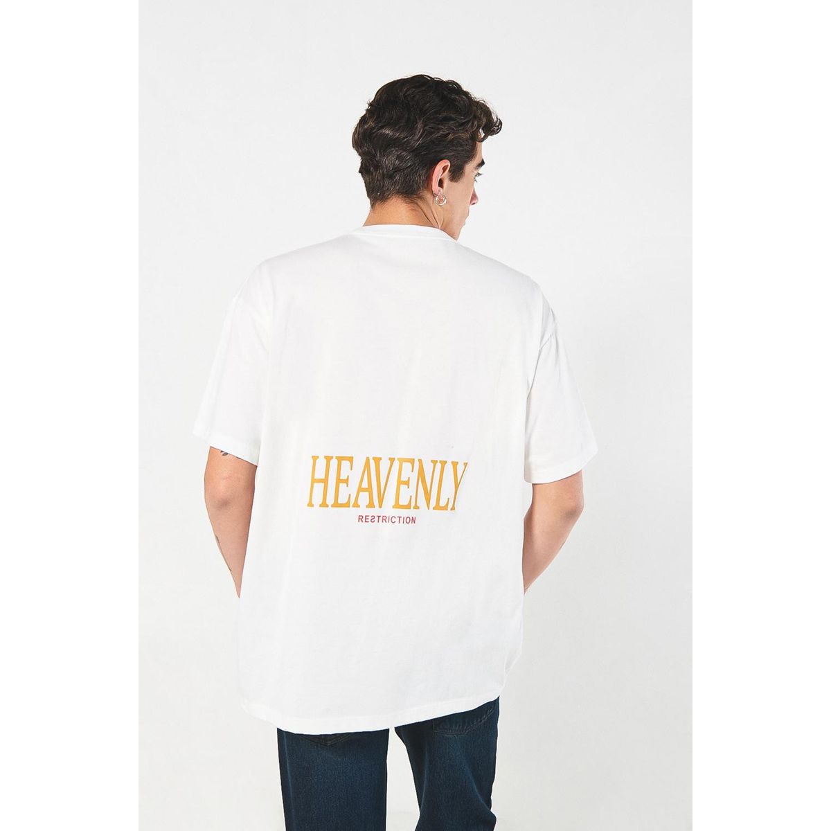 KOAJ - KOAJ Camiseta crema oversize cuello redondo con diseño cele Hombre