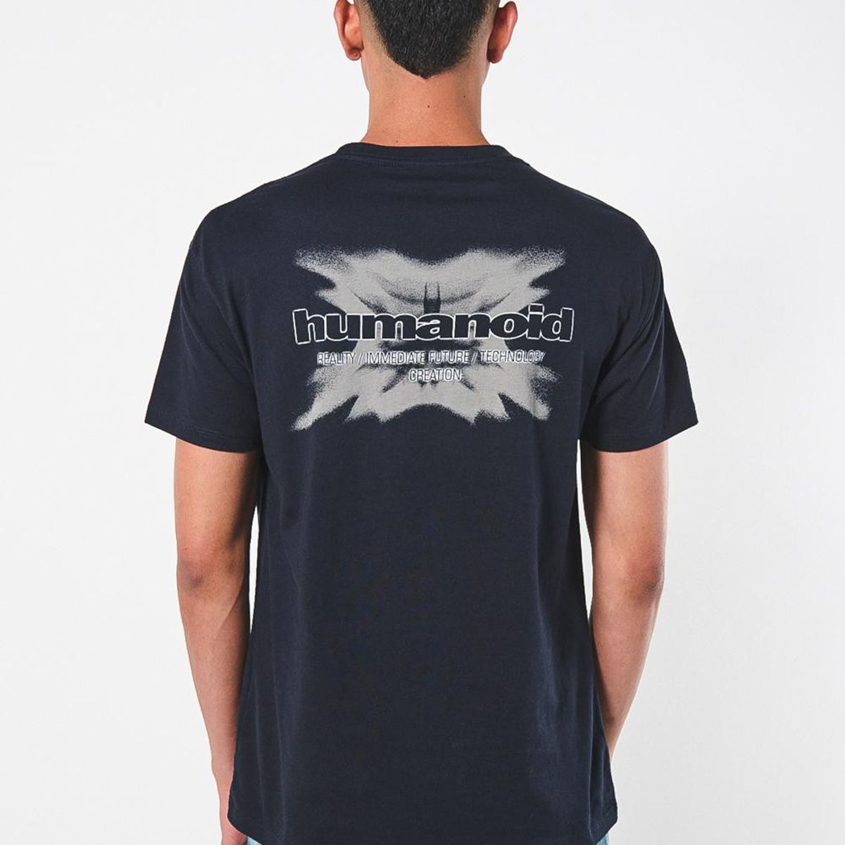 KOAJ - KOAJ Camiseta azul con diseños futuristas y cuello redondo Hombre