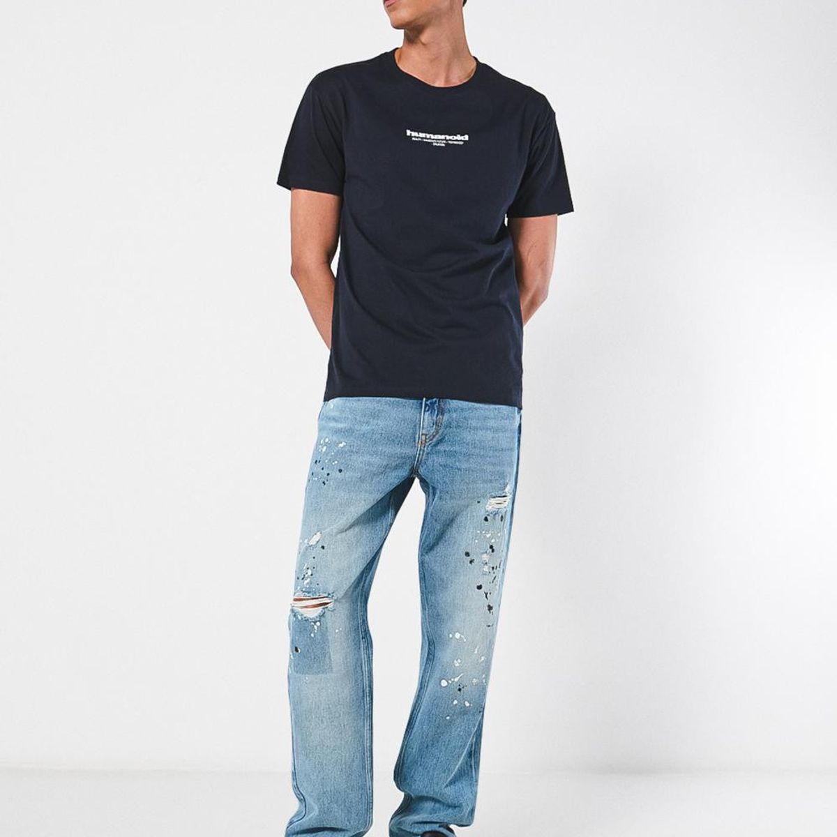 KOAJ - KOAJ Camiseta azul con diseños futuristas y cuello redondo Hombre