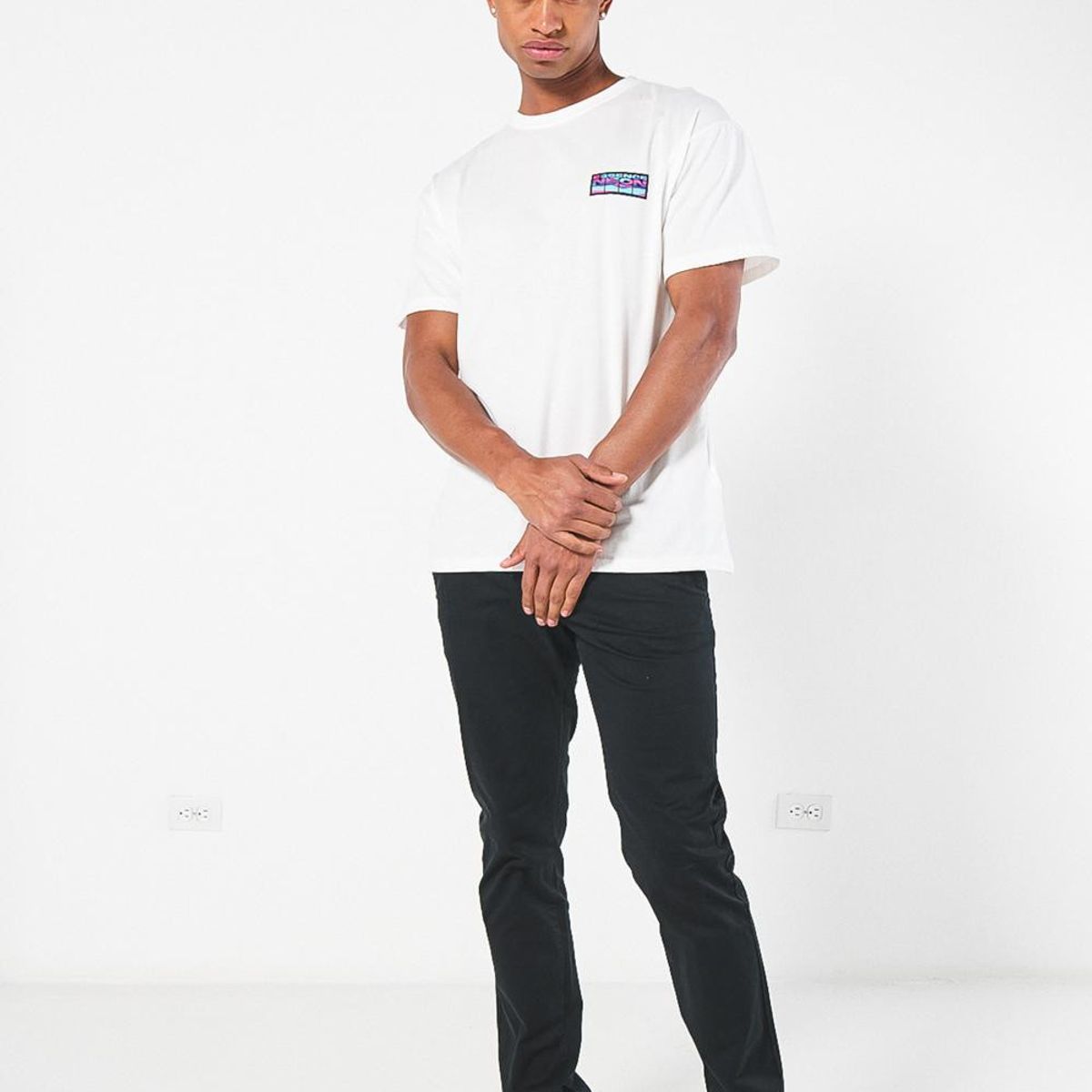 KOAJ - KOAJ Camiseta crema con diseños futuristas y cuello redondo Hombre