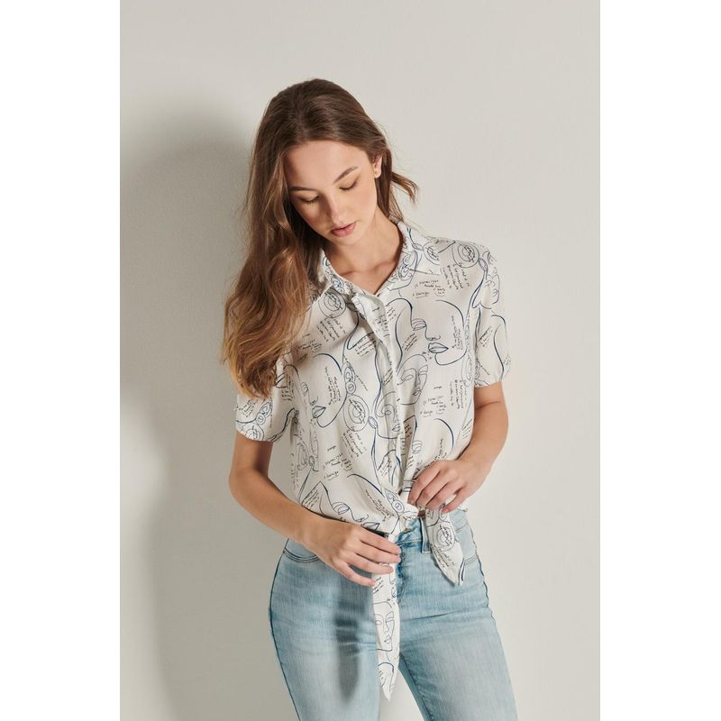 KOAJ - KOAJ Blusa estampada unicolor con anudado y manga corta MUJER