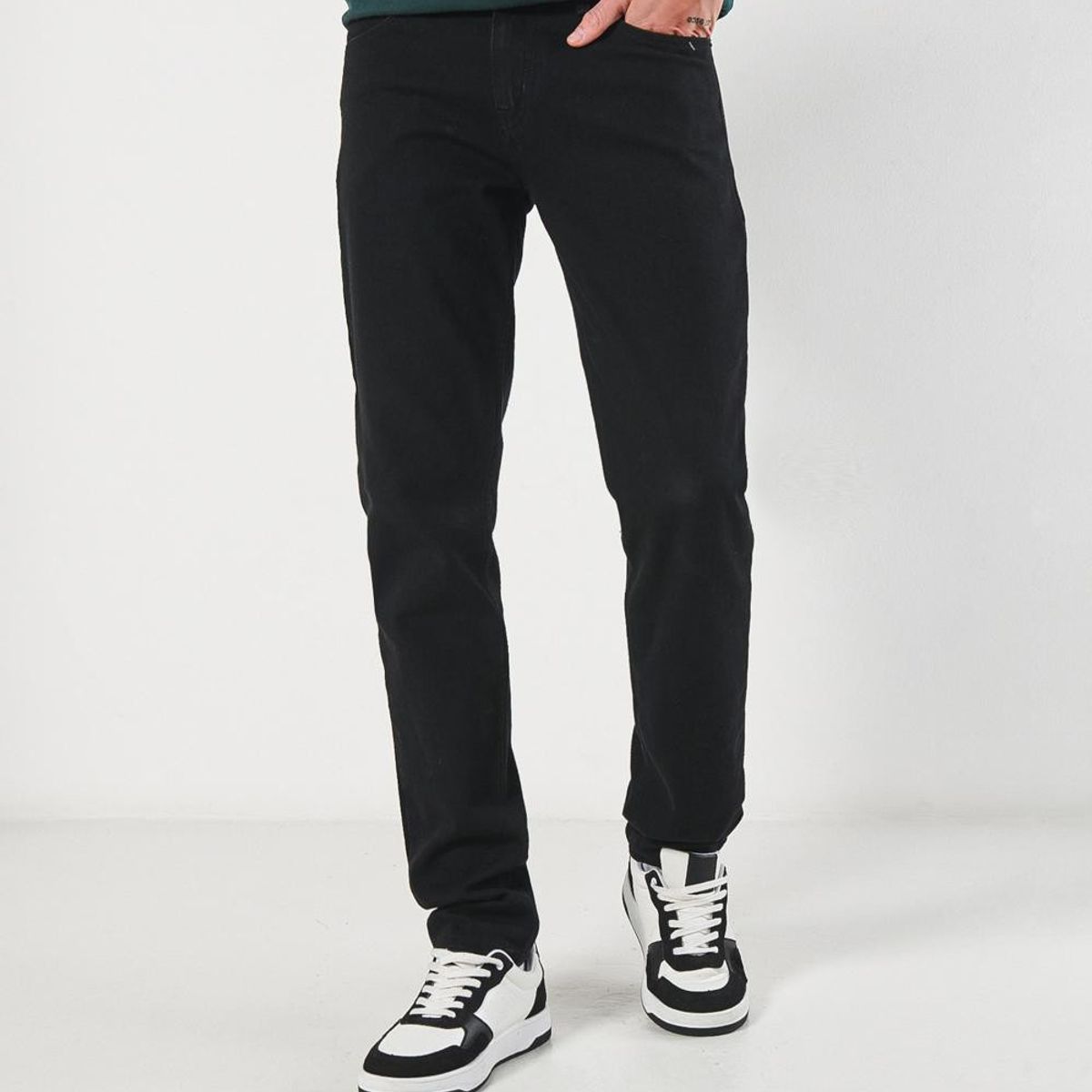 KOAJ - KOAJ Jean slim ajustado negro con bolsillos y tiro bajo Hombre