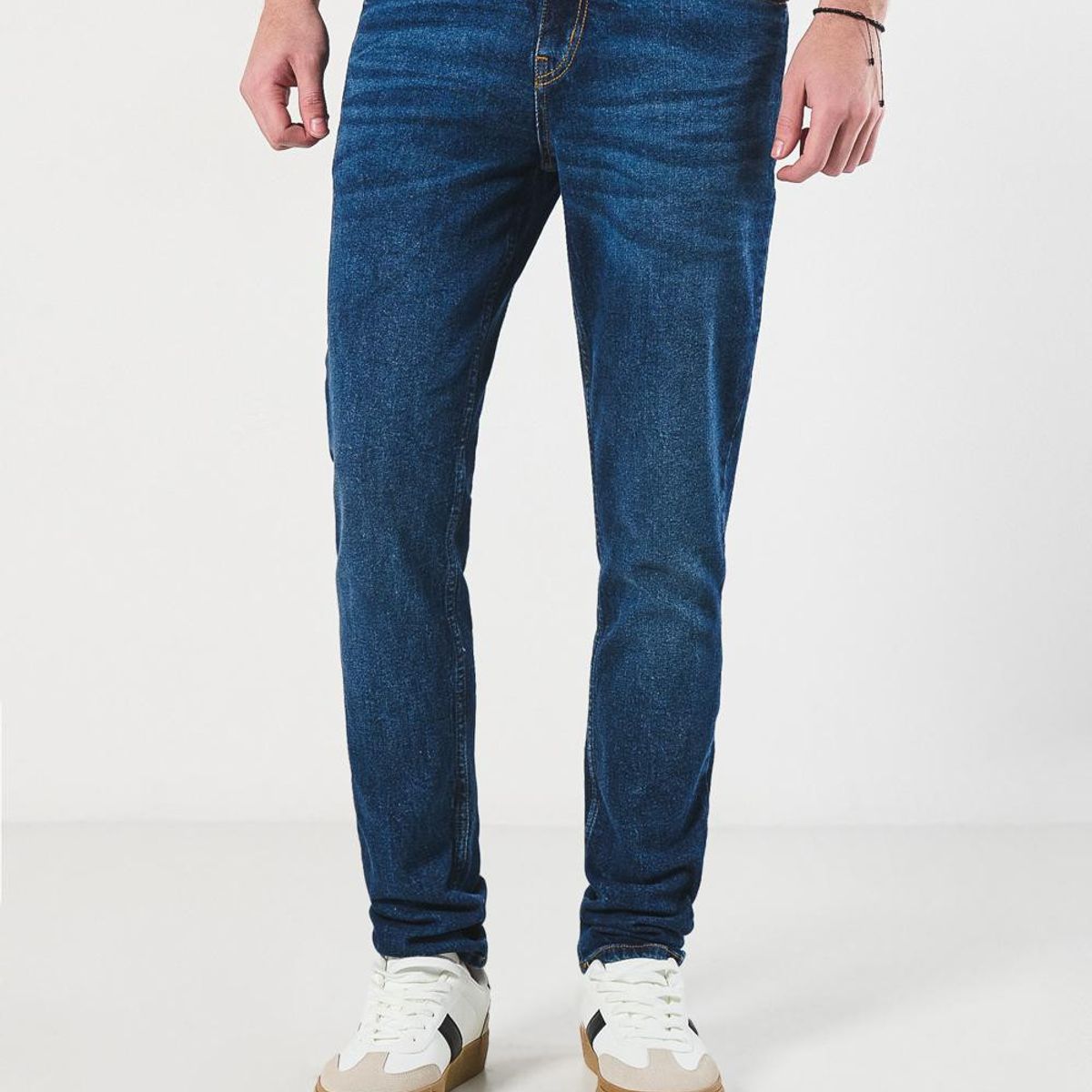 KOAJ - KOAJ Jean azul oscuro slim con desgastes sutiles y tiro bajo HOMBRE