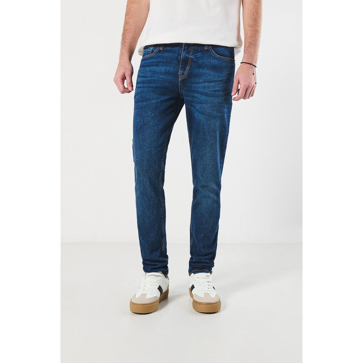 KOAJ - KOAJ Jean azul oscuro slim con desgastes sutiles y tiro bajo HOMBRE