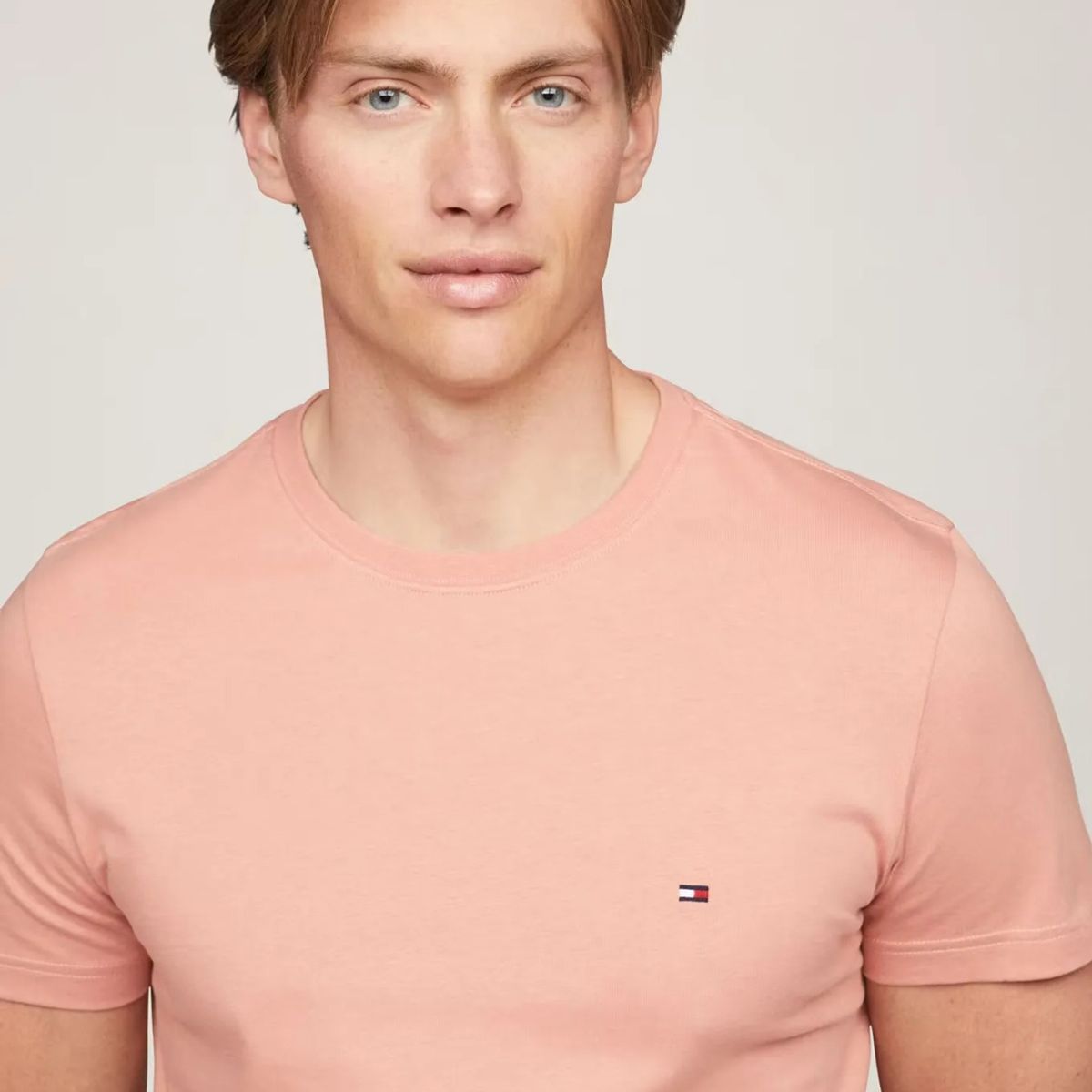 TOMMY HILFIGER - Camiseta beige essential con logo Tommy Hilfiger