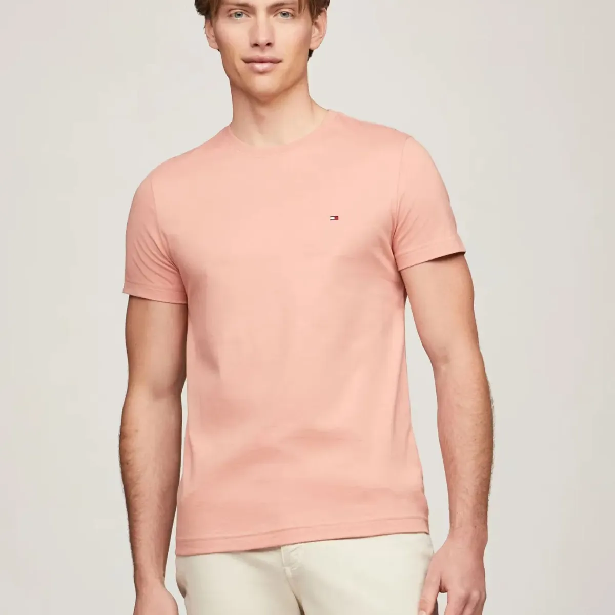 TOMMY HILFIGER - Camiseta beige essential con logo Tommy Hilfiger
