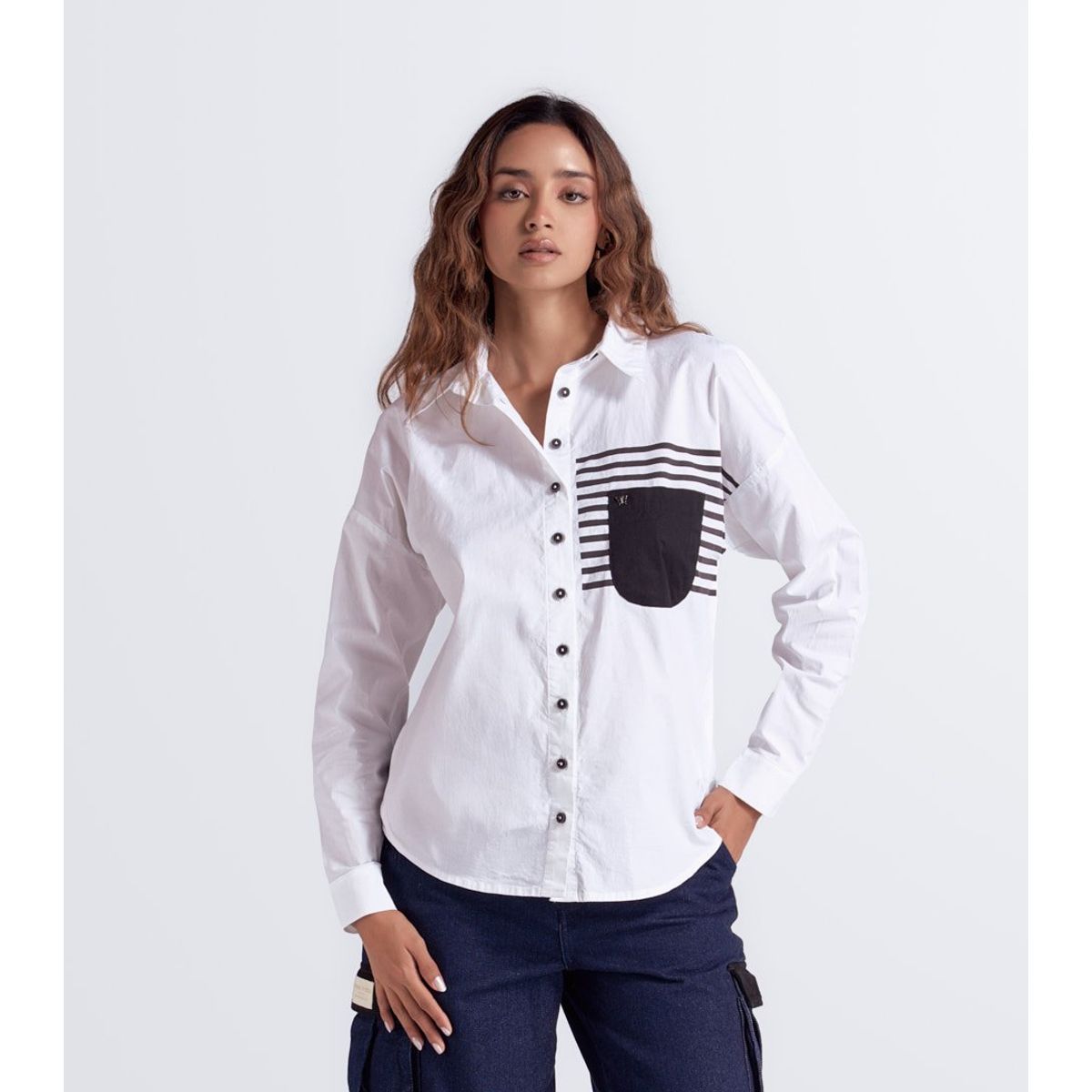 DEREK - Camisera Manga Larga Para Mujer Con Sublimado Y Bolsillo En Contraste Derek