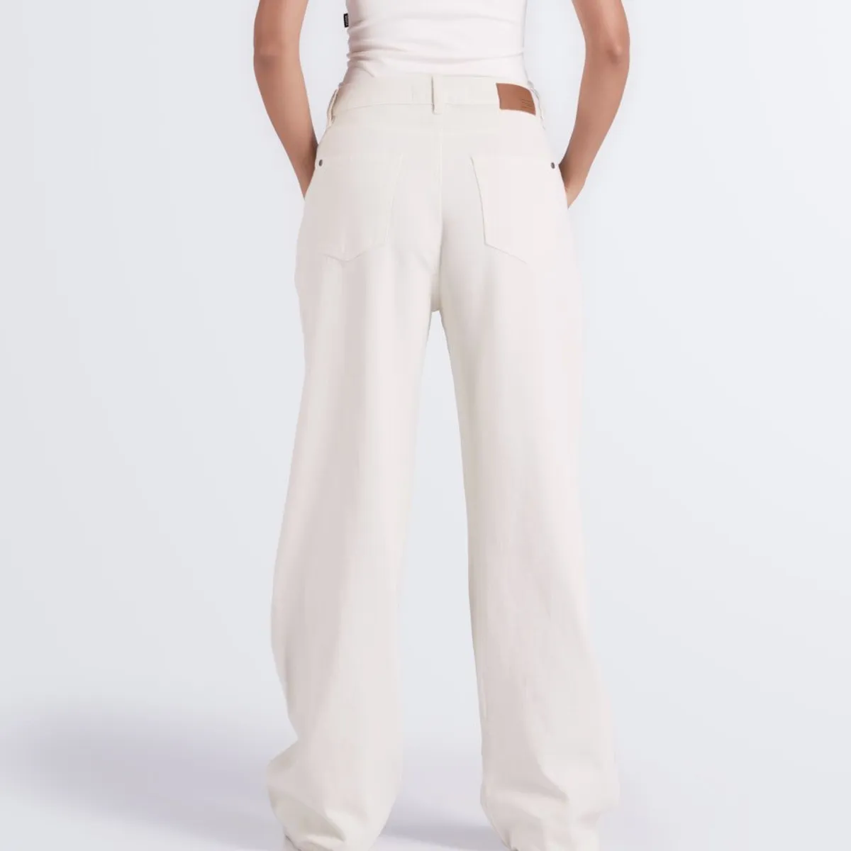 TYPER - Taylor Pantalón Bota Recta Con Cortes Typer