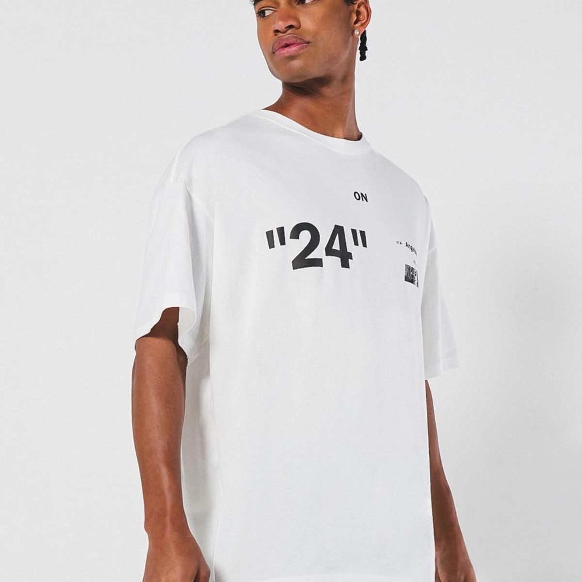 KOAJ - KOAJ Camiseta oversize crema manga corta y estampados artíst Hombre