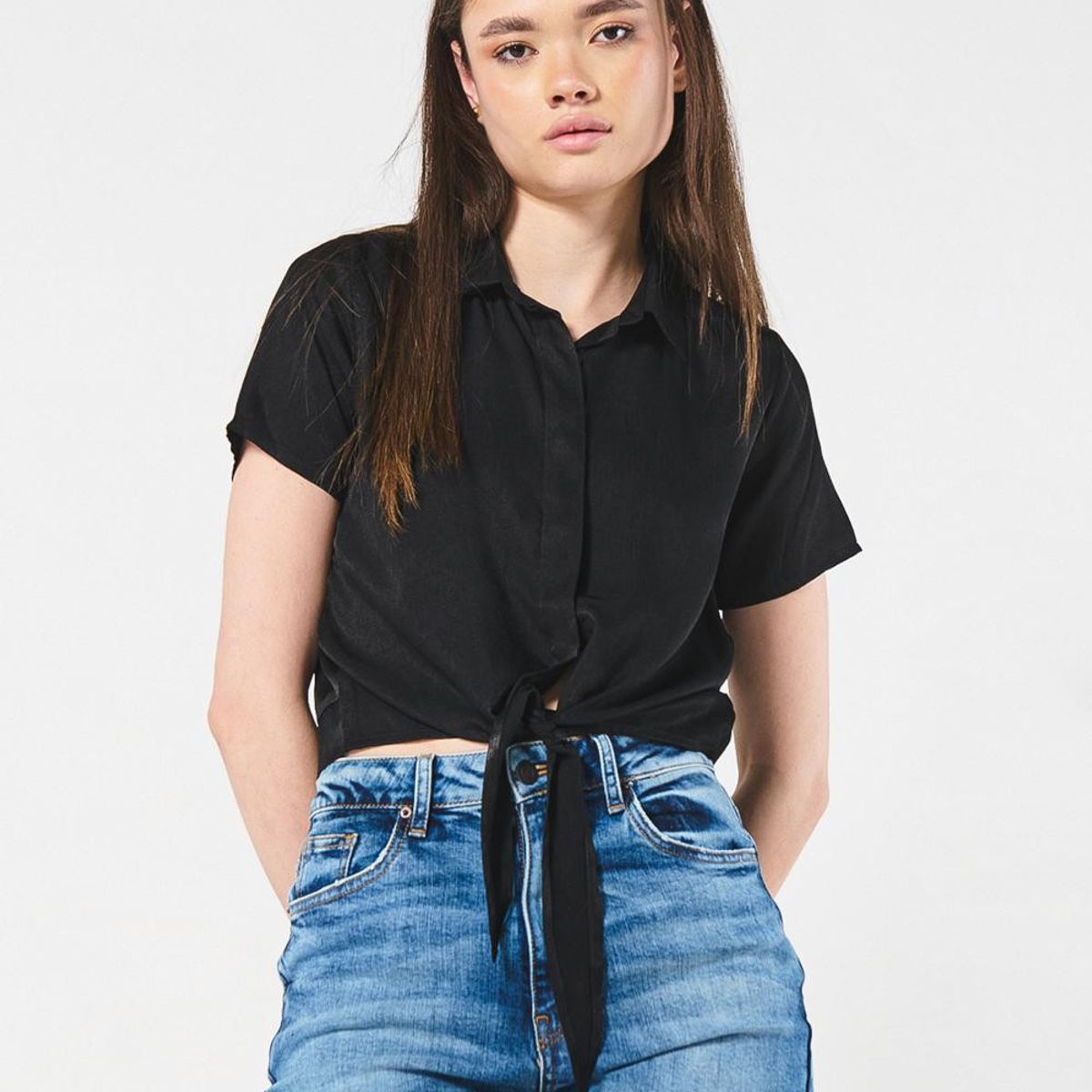 KOAJ - KOAJ Blusa unicolor con nudo delantero y manga corta Mujer