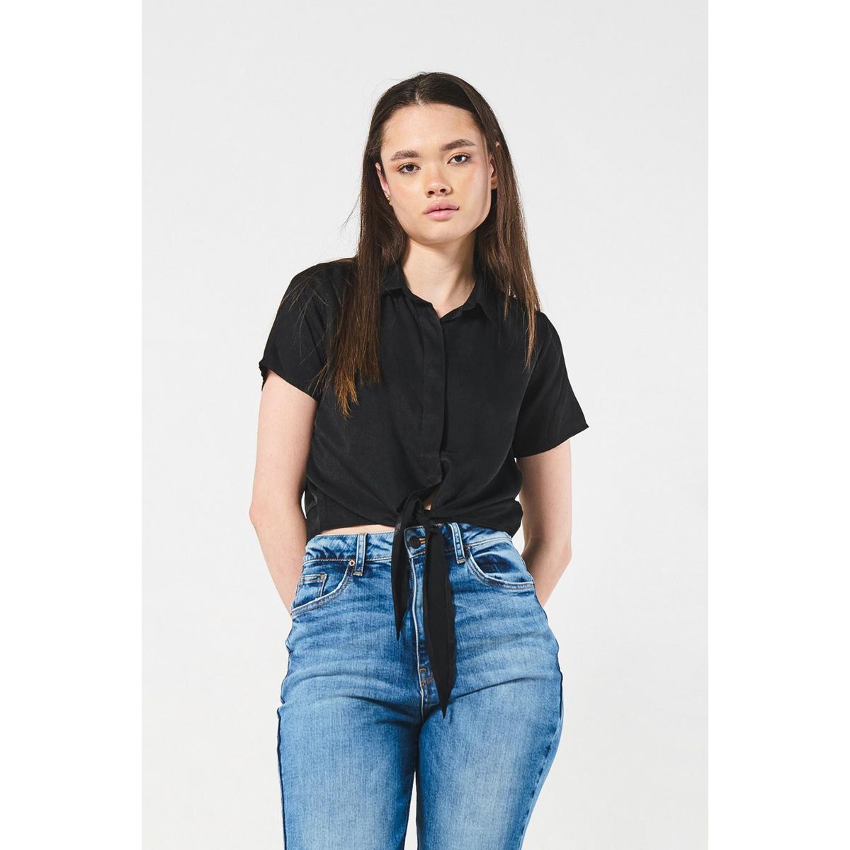 KOAJ - KOAJ Blusa unicolor con nudo delantero y manga corta Mujer