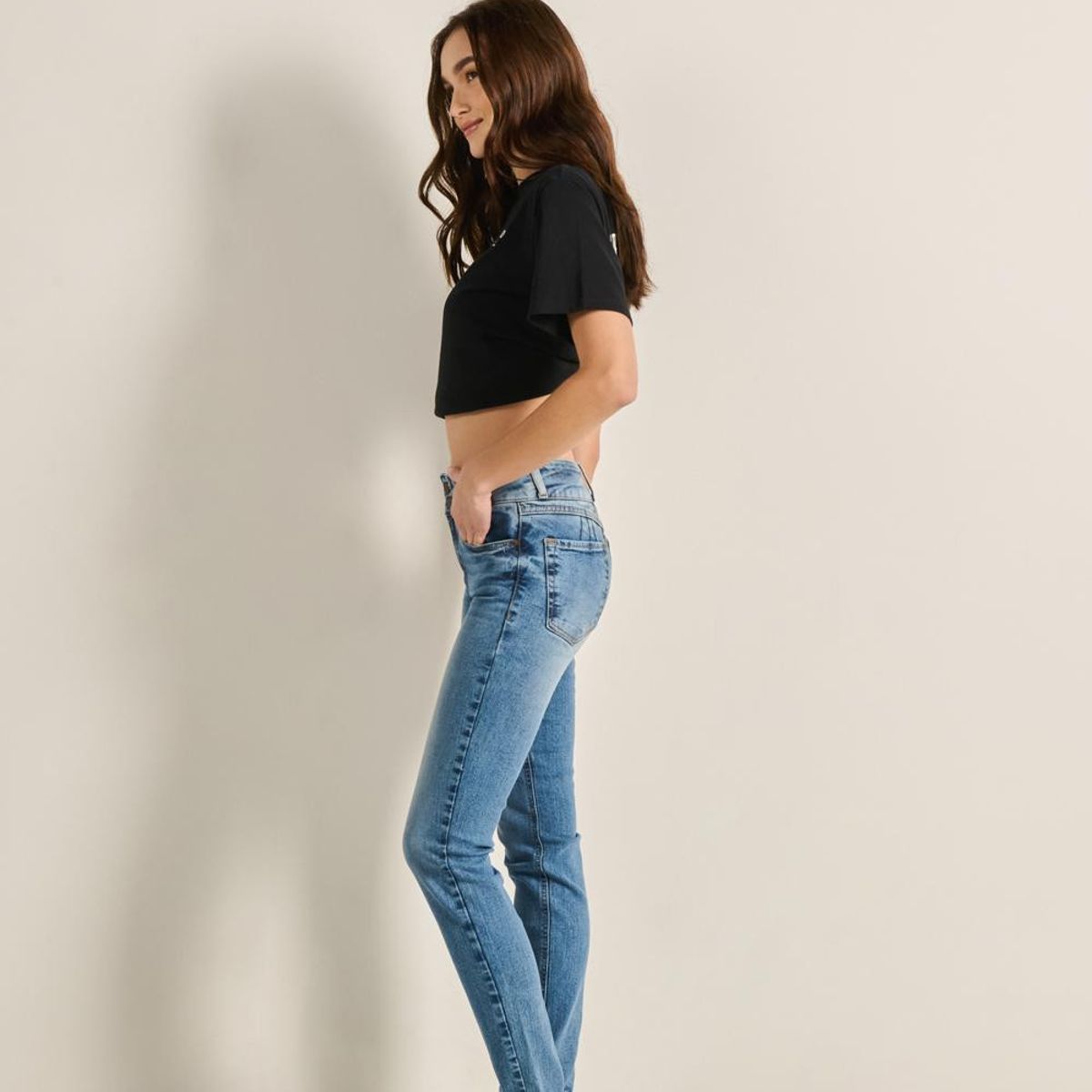 KOAJ - KOAJ Jean azul claro push up con desgastes y tiro alto Mujer
