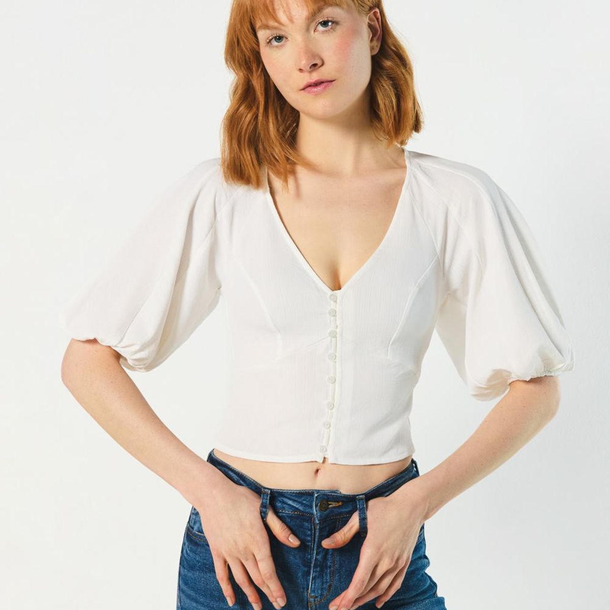 KOAJ - KOAJ Blusa crema clara con escote V y botones en frente Mujer