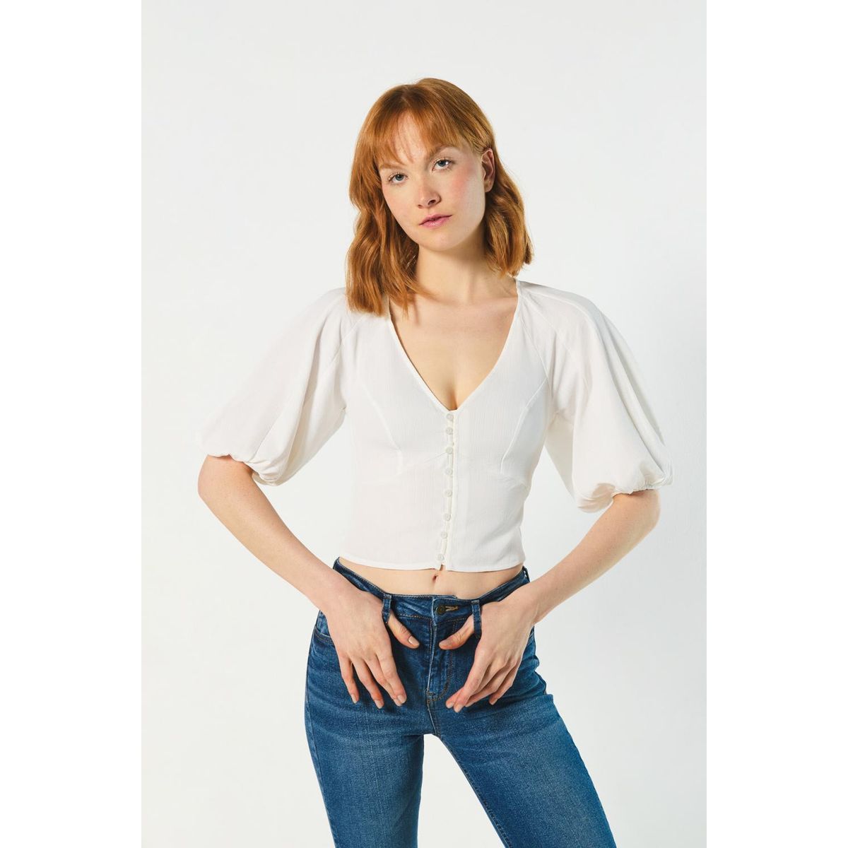 KOAJ - KOAJ Blusa crema clara con escote V y botones en frente Mujer