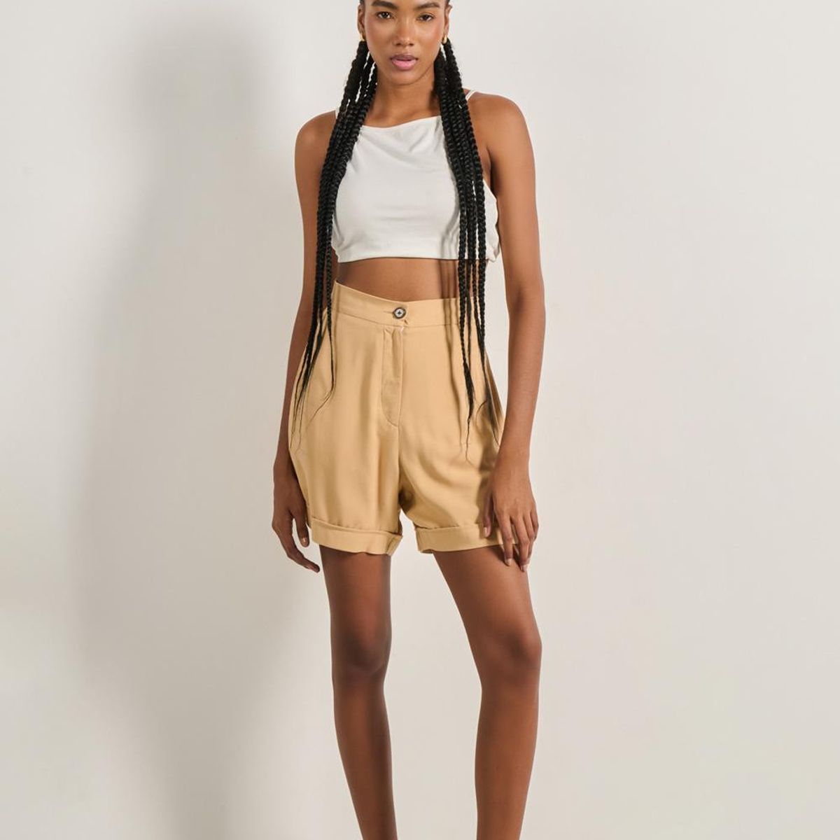 KOAJ - KOAJ Short para mujer en tono kaki claro, elaborado en una t Short para mujer en tono kaki claro, elaborado en una t Mujer