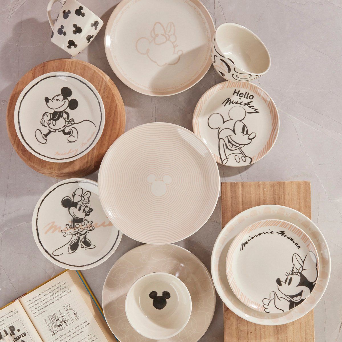 CORONA - Vajilla Mickey & Minnie Disney 4 Puestos 16 Piezas